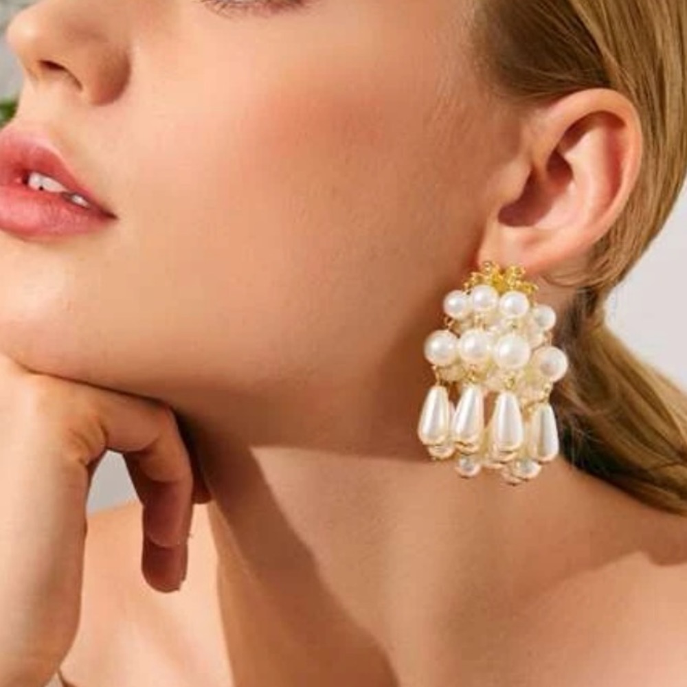 🆕 Anthropologie white pearl Tassel Earrings RARE